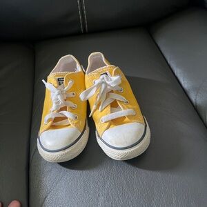 Kids 9 toddler converse like new